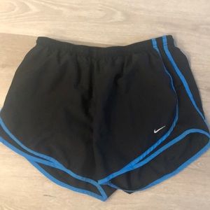 Nike running shorts size L
